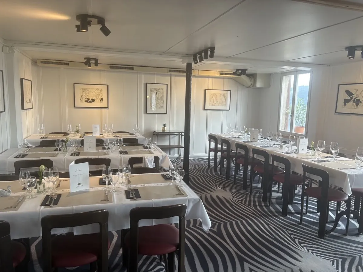Festlich gedeckter Saal im Restaurant Schwanen für Anlässe